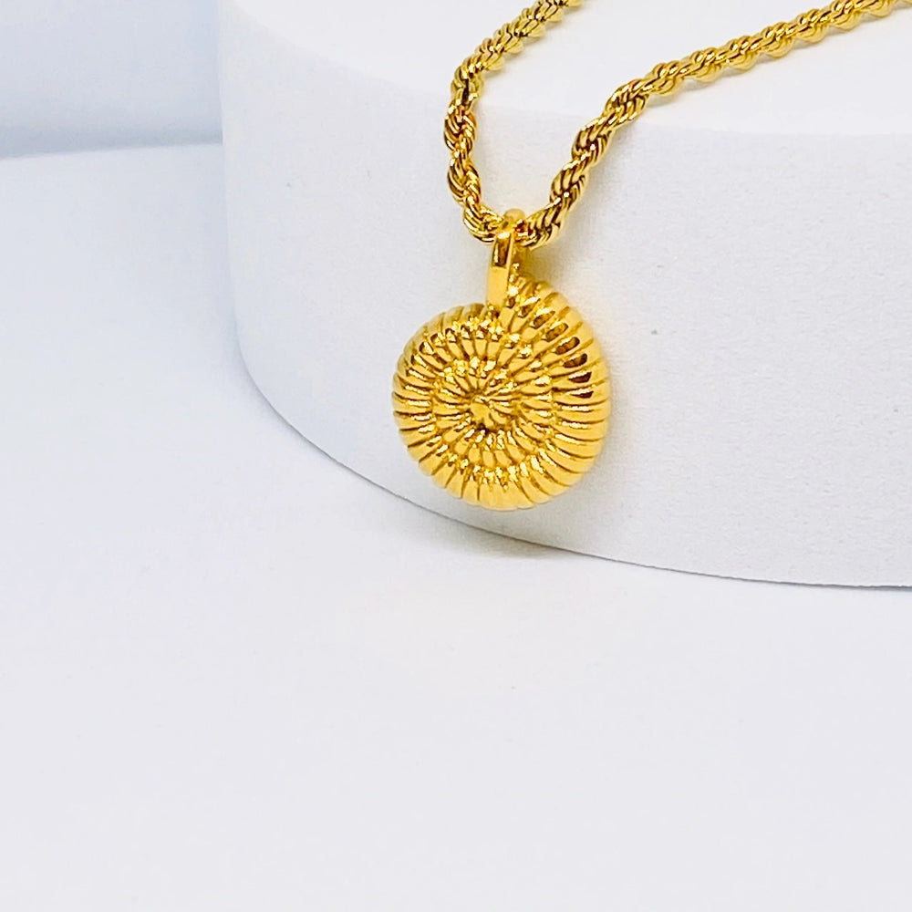 Sea Shell Pendant Necklace